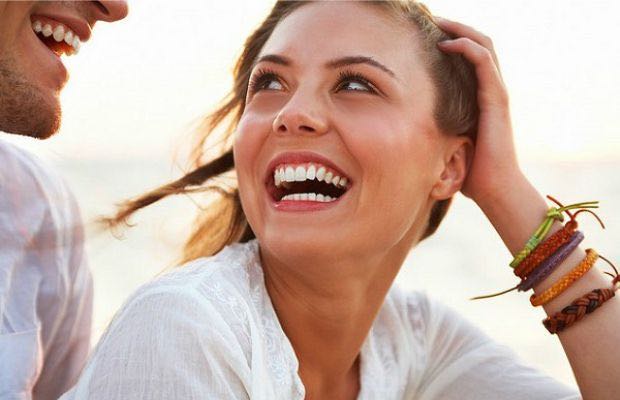 Sevgiliye Beyaz Gülüş