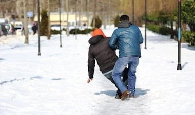 Buzlu Yolda Yürümek