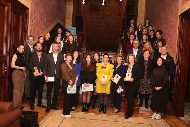 Otizmli Öğrenciler İçin Özel Arayüzler