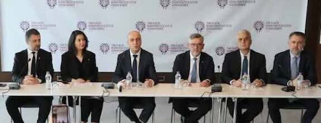 Neşter Tutan Eller Estetiklendi